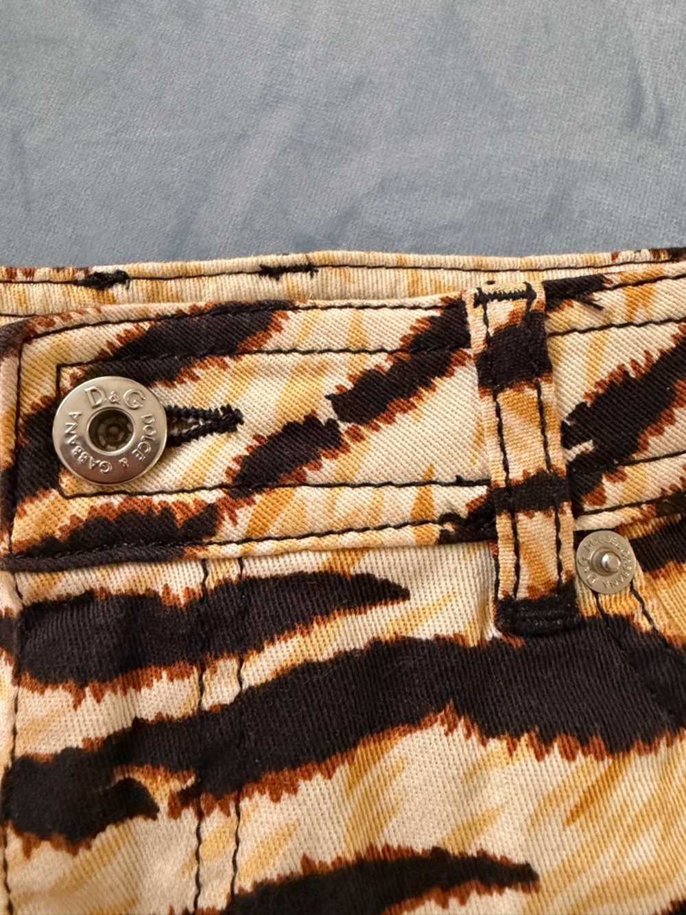 Dolce & Gabbana Tiger-Print Pencil Skirt - Yellow Black - Picture 4 of 12